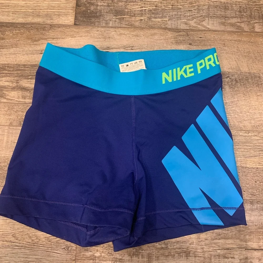 Nike Pros Bundle - Picture 8 of 16